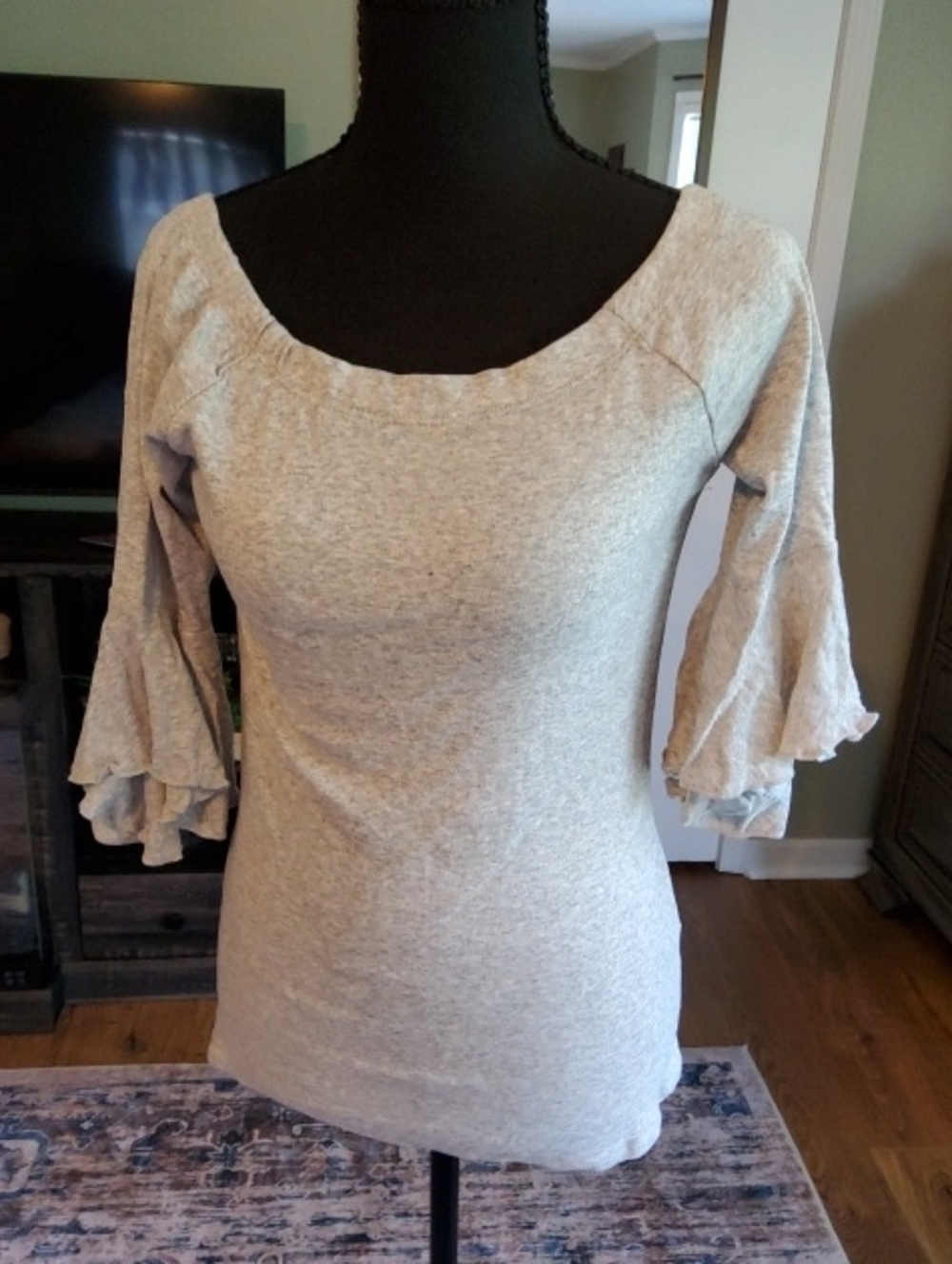 Chaser Light Gray Scoop Neck Ruffle Sleeve Top NWT Medium